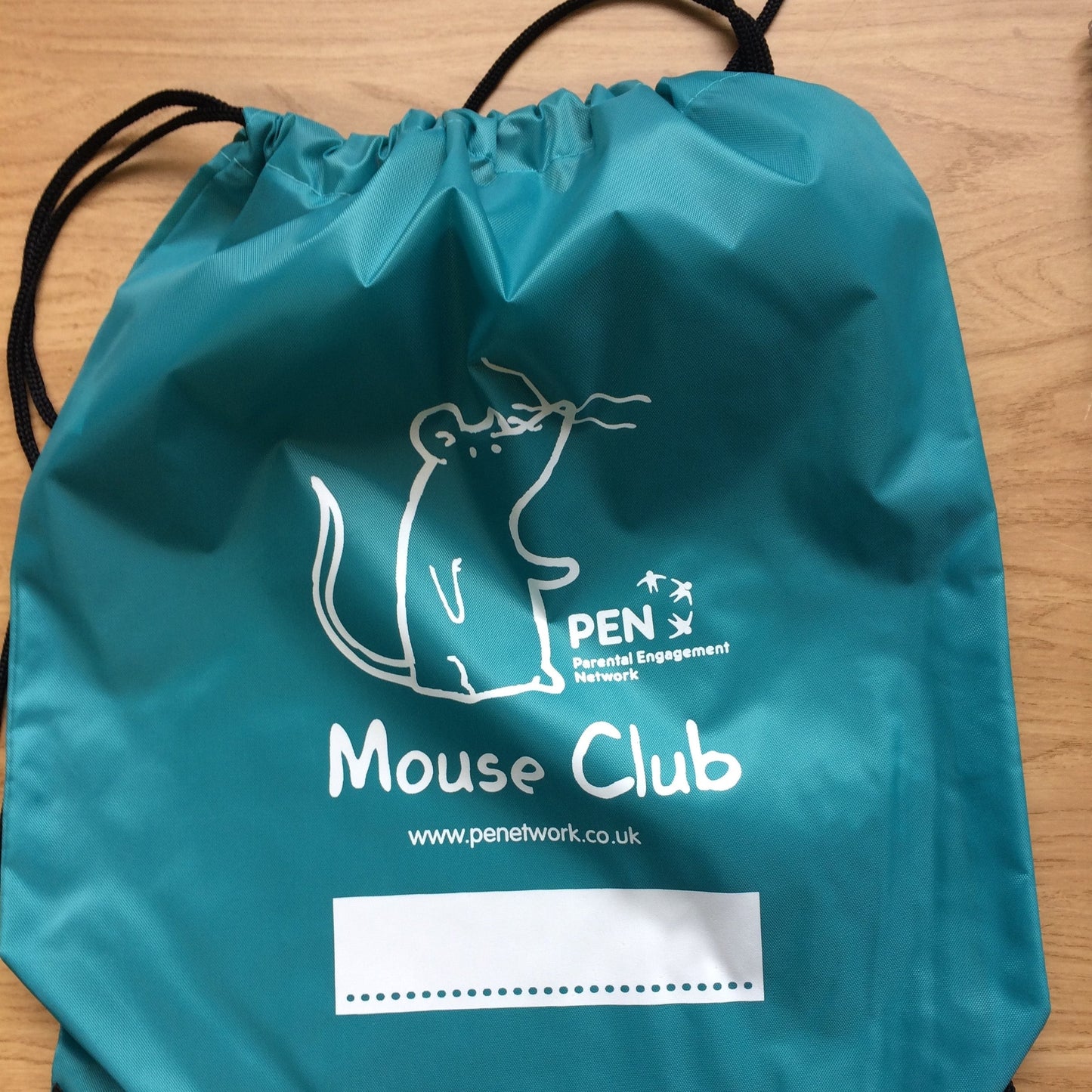A simple and sturdy bag, ideal for carrying school essentials and all your Mouse Club projects!